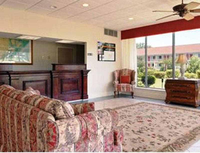 Super 8 By Wyndham Hardeeville - Savannah North Exterior photo