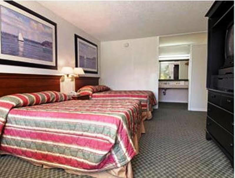 Super 8 By Wyndham Hardeeville - Savannah North Exterior photo
