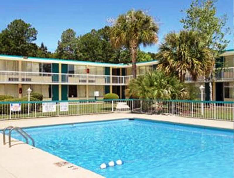 Super 8 By Wyndham Hardeeville - Savannah North Exterior photo